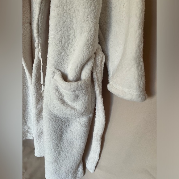 Plush Bath Robe - Picture 3 of 8